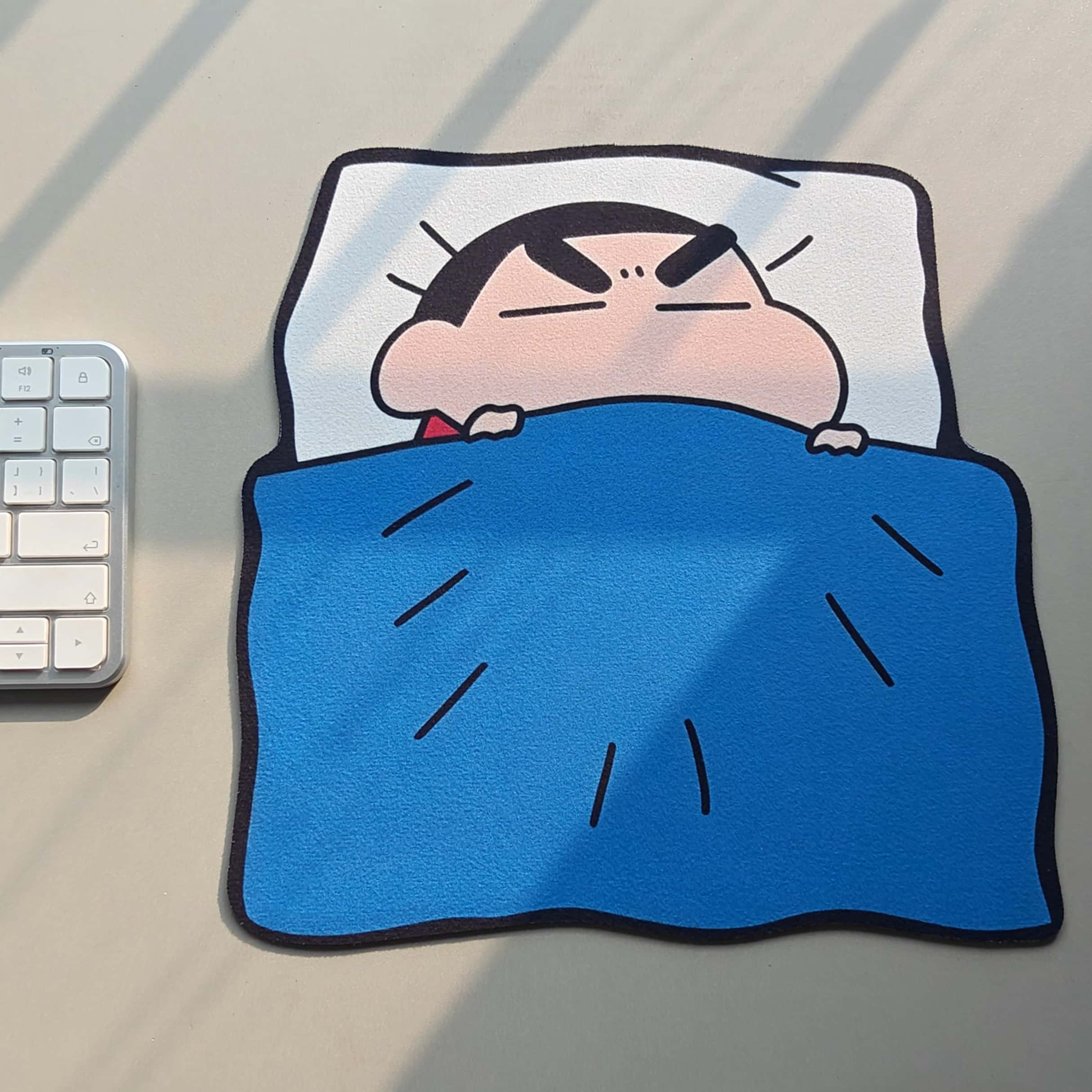 Desk Setup Carpet - Tapis de souris Crayon Shinchan mignon