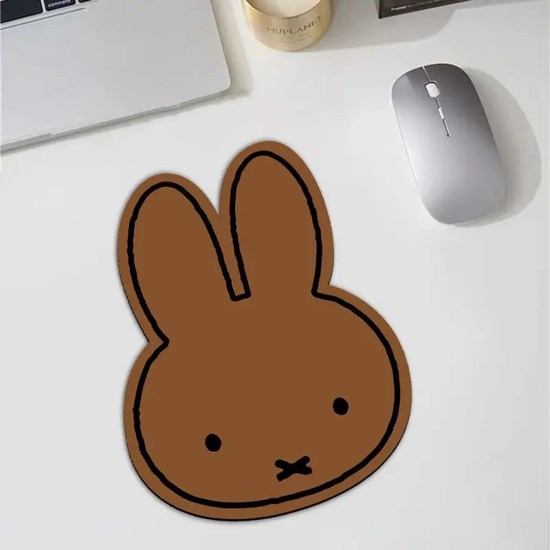 Tapis de souris en forme de la - Desk Setup Carpet avis et prix
