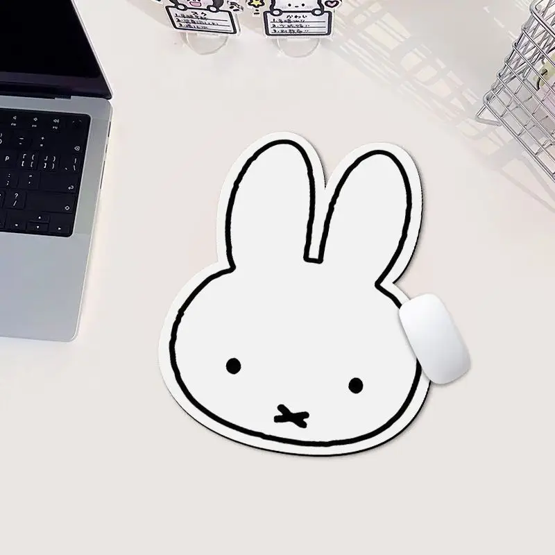 Tapis de souris en forme de la - Desk Setup Carpet avis et prix